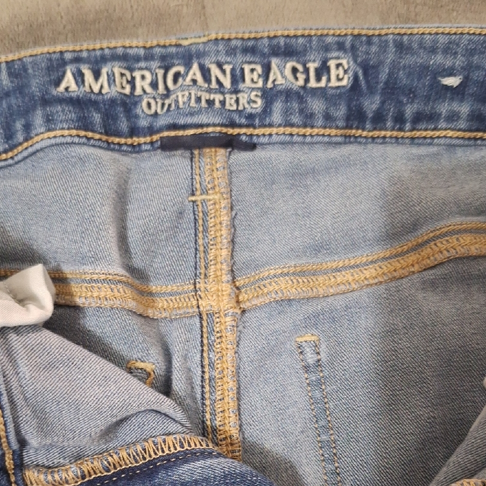 American Eagle Outfitters Light Blue Denim Jeans